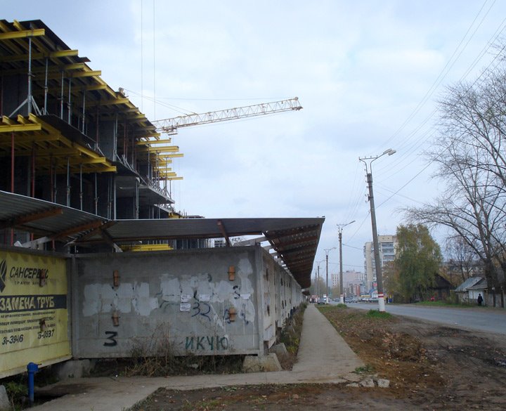 стройка наступает на старые деревянные кварталы