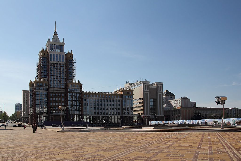 Здания университета на площади Тысячелетия в Саранске