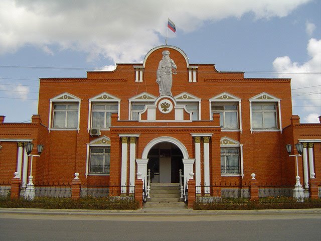 Суд
