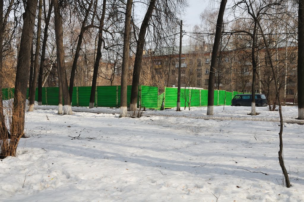На этом месте стояла старая Костинская церковь, стояла с 1695г. по 1930е гг.