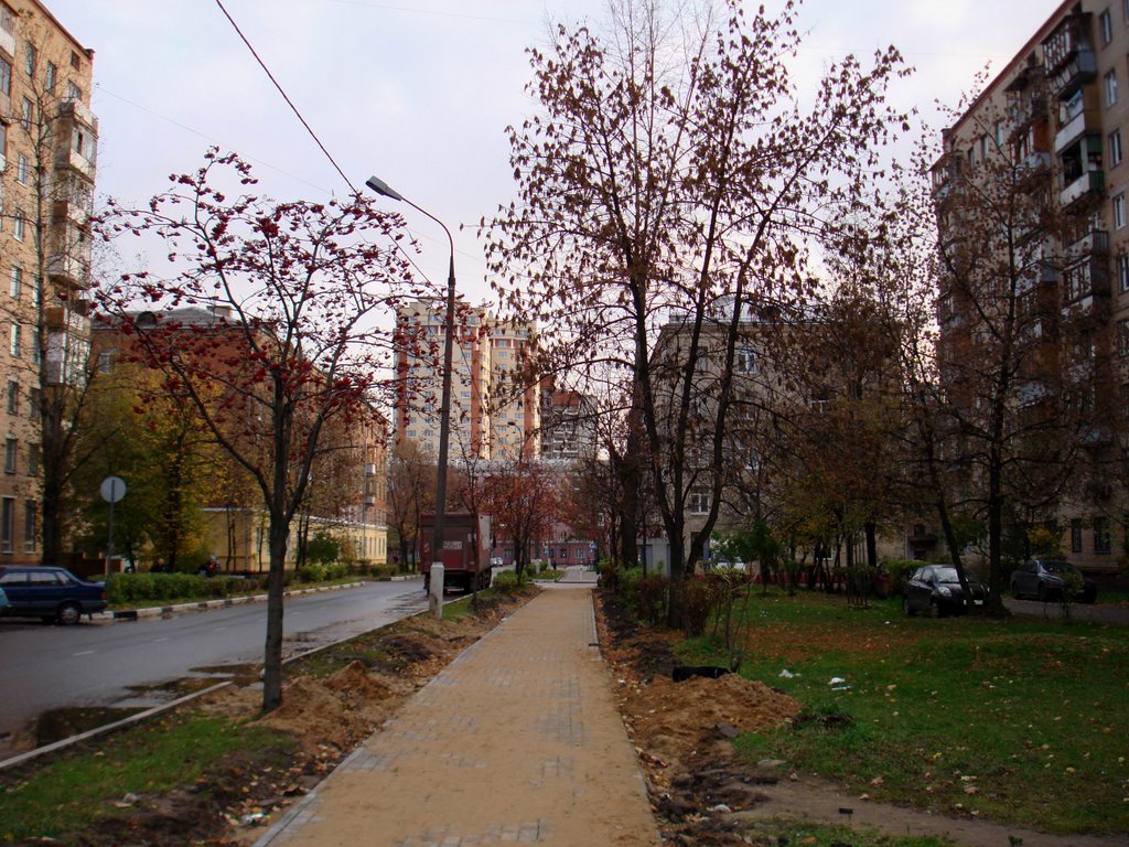 Тишина на улице Карла Маркса / Silence on Karl Marx Street