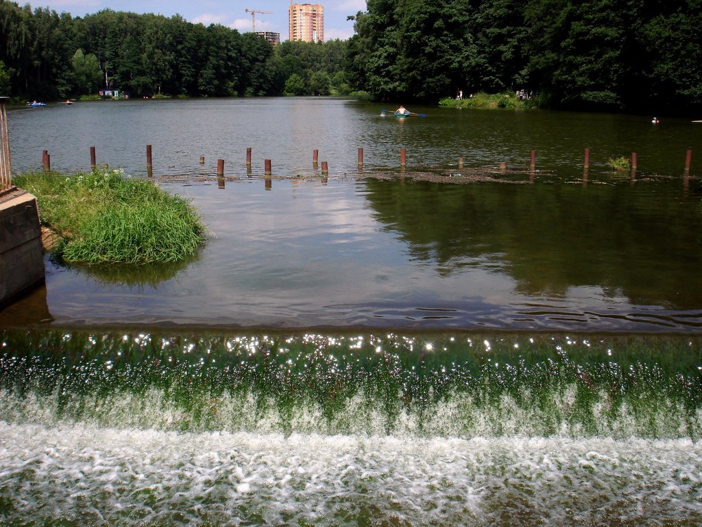 Водопад в парке (The cascade in the park)