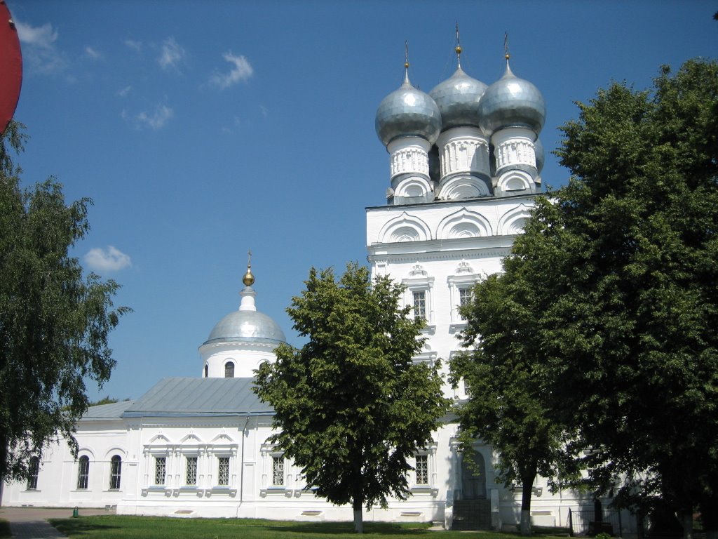 Собор Архангела Михаила, вид с площади