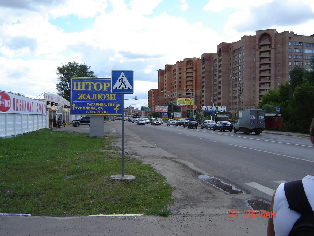 zukovskii town. kaupungin pääportaat .vasemmalla puolella BIKOVO LENTOASEMA .