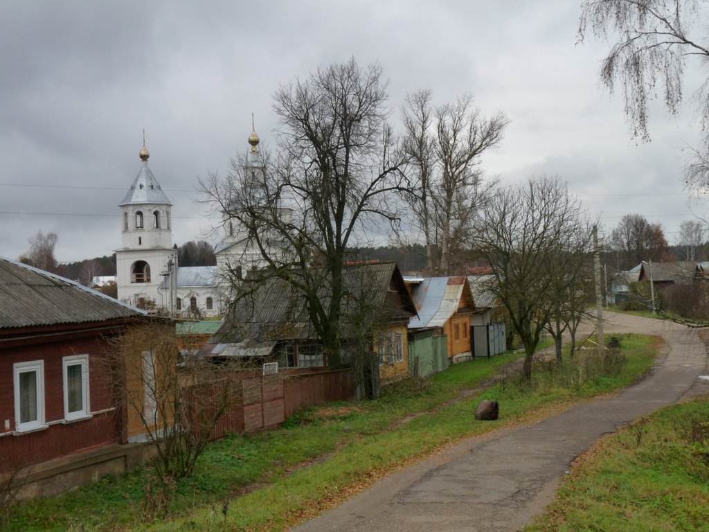 Верейская улочка в Заречье. Богоявленский храм.