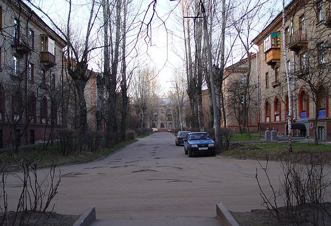 2-я Радиальная ул. в апреле