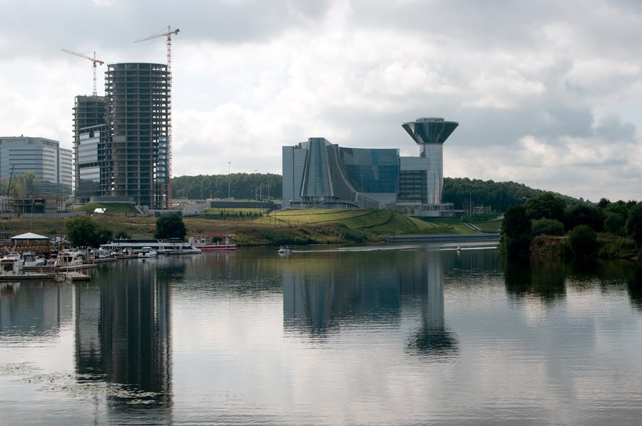 Вид на Москва-реку и здание Правительства Московской области / View of the Moscow River and the building of Moscow regions Government (29/08/2009)
