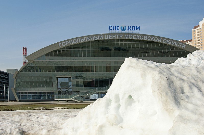 Снежный купол. Крытый лыжный спуск