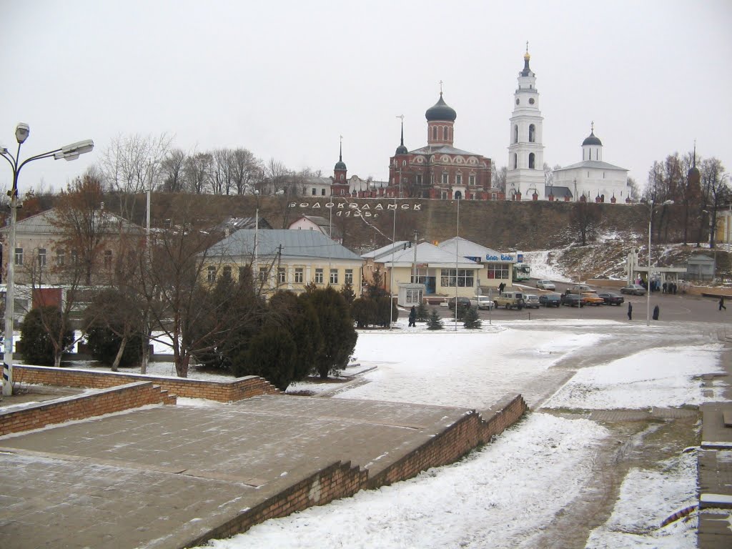 Вид на Октябрьскую площадь  /  View on October Square