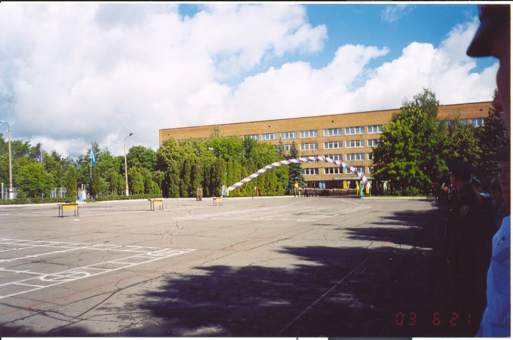 вид на корпус с платца