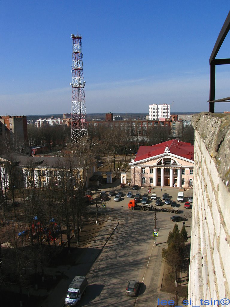 Вид на площадь перед ДК