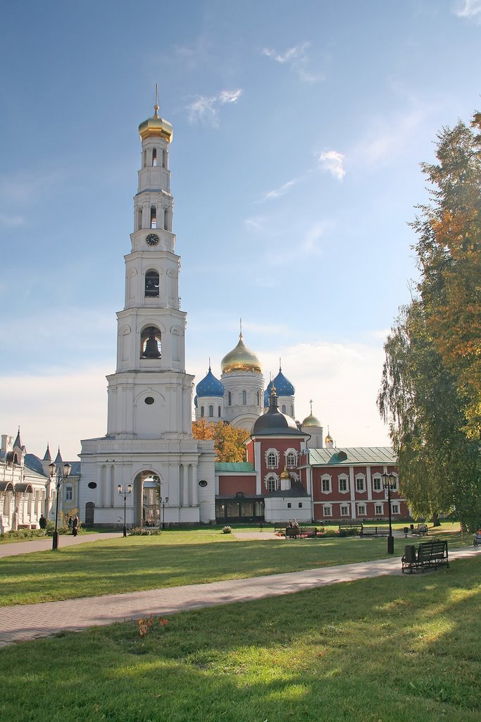 Колокольня (с храмом Усекновения Главы Иоанна Предтечи). Николо-Угрешский монастырь