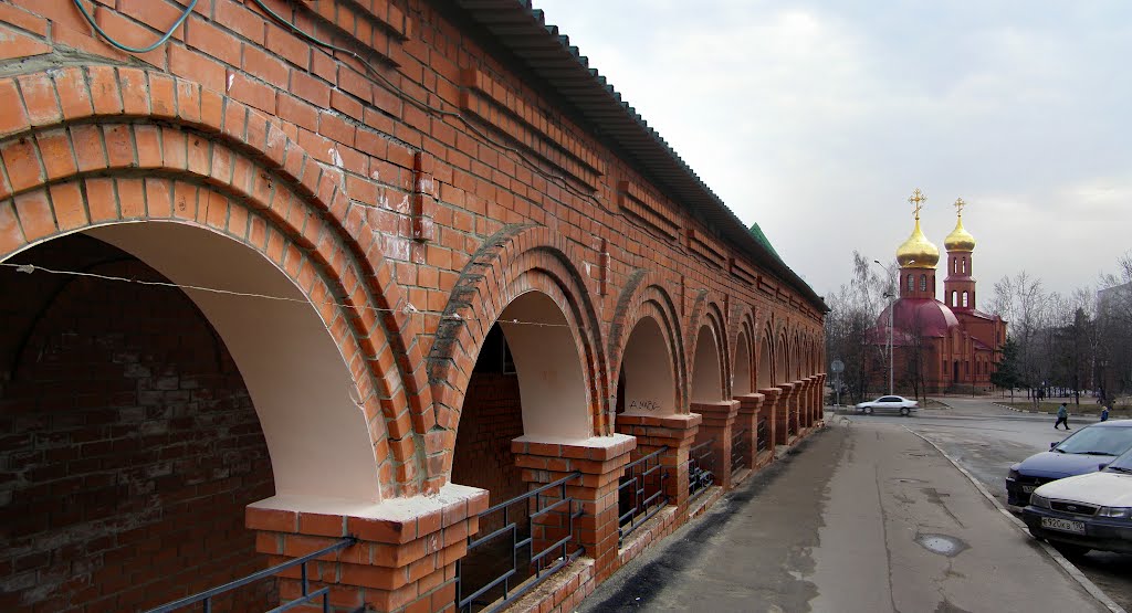 Торговые ряды и Храм Дмитрия Донского