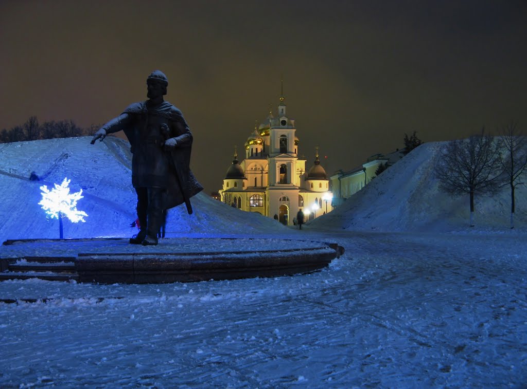 Monument to Prince Yuri Dolgoruky at the entrance to the Dmitrov Kremlin