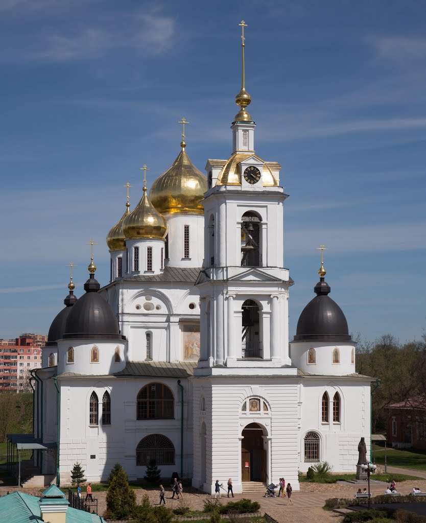 Дмитров: Успенский собор  Cathedral of the Assumption