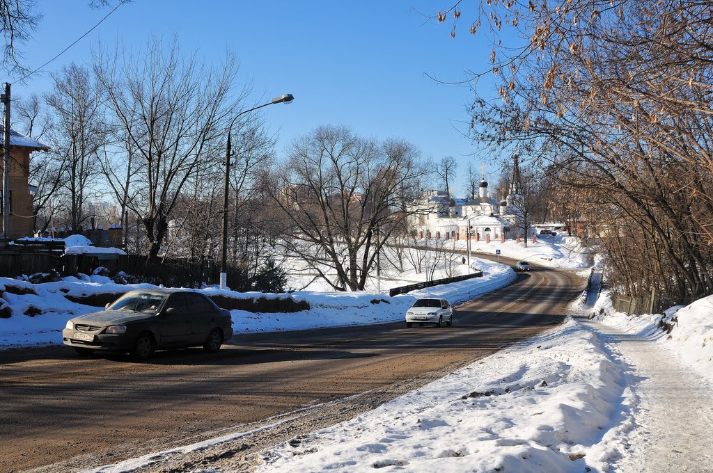 Церковь Спаса Неруковторного в усадьбе Юсуповых Котово-Спасское, автодорога на месте старого кладбища