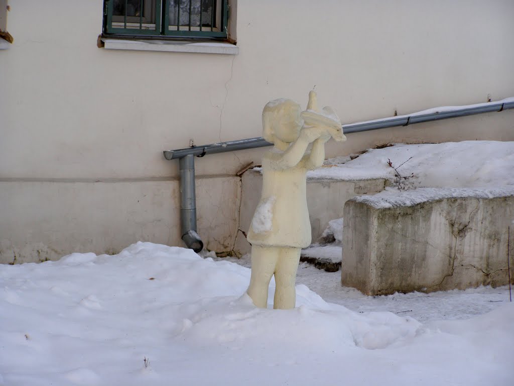 Девочка и голубь