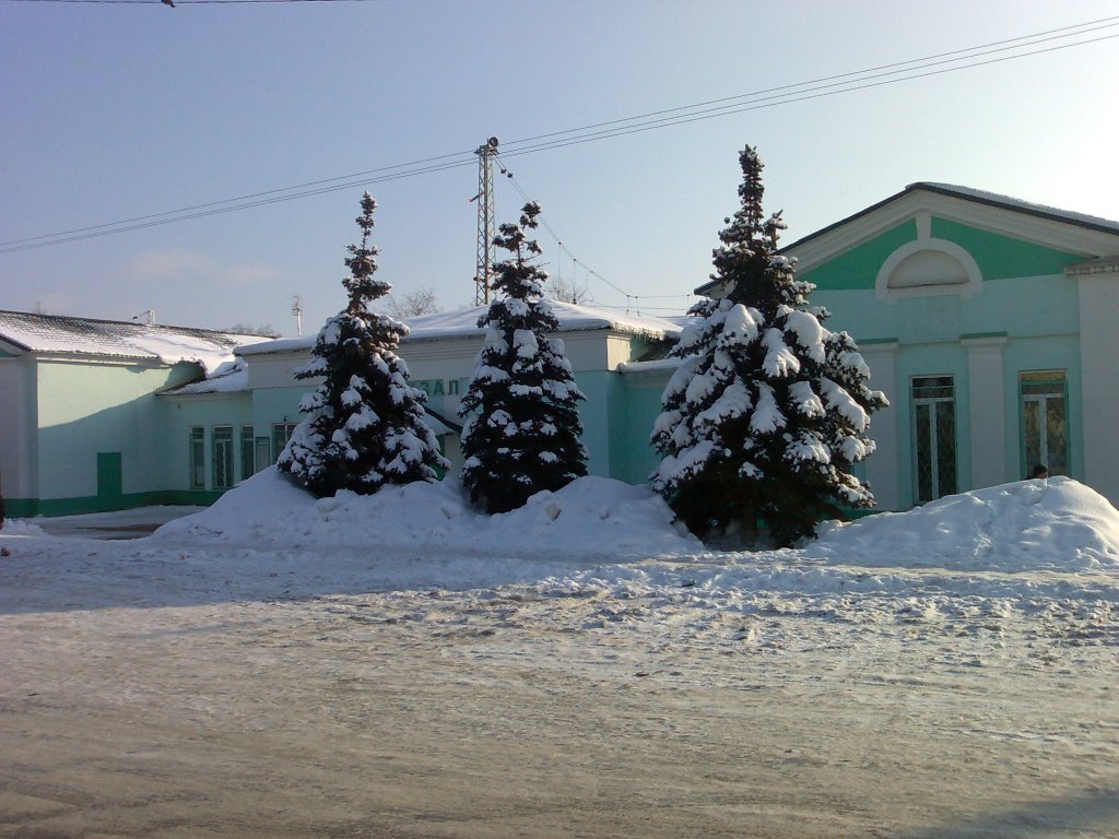 Возле вокзала