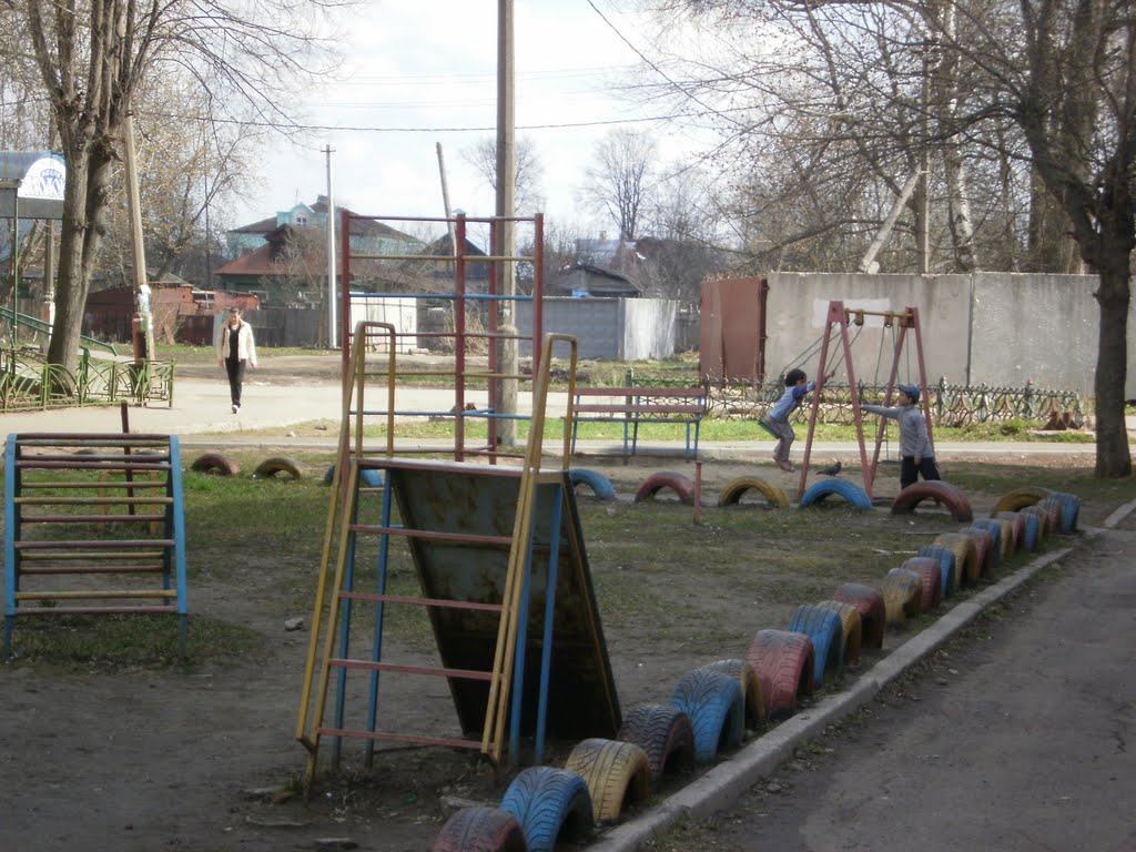 Boys playing in Drezna