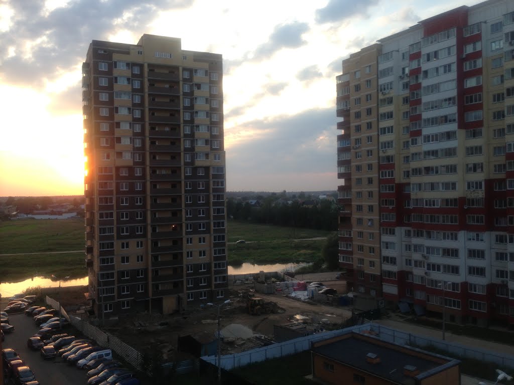 "Дом на набережной" Дружбы Монолит