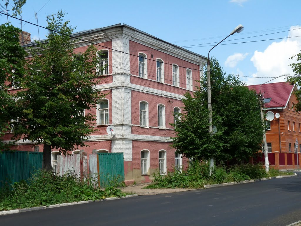 Старый каменный дом.