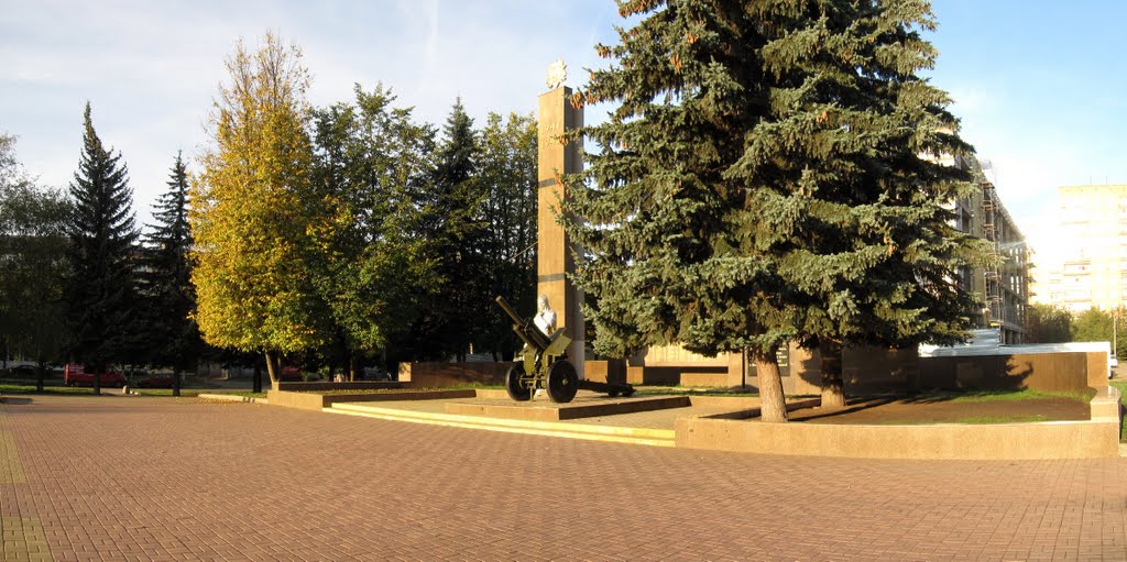 Памятник на Октябрьской площади