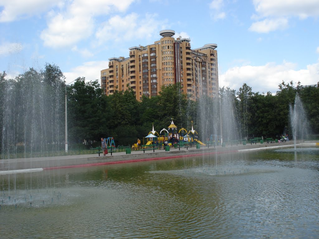 ФОНТАН В СКВЕРЕ