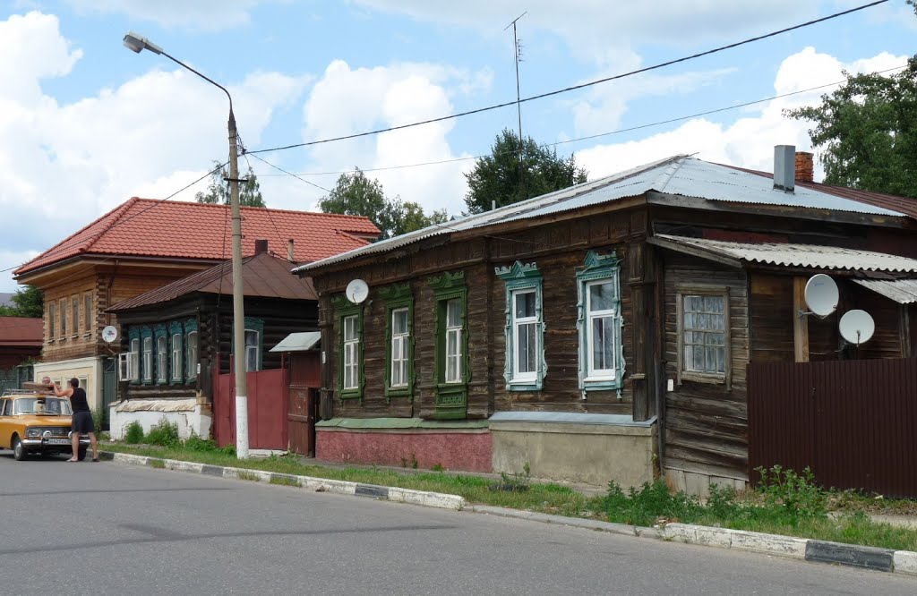 Старые дома на одной из улиц.