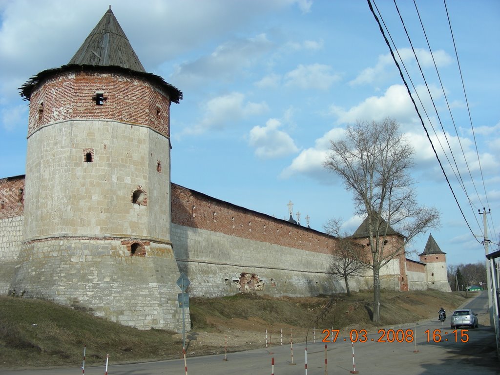 Тайницкая(ближняя),Спасская проездная,Наугольная(вдали)башни.