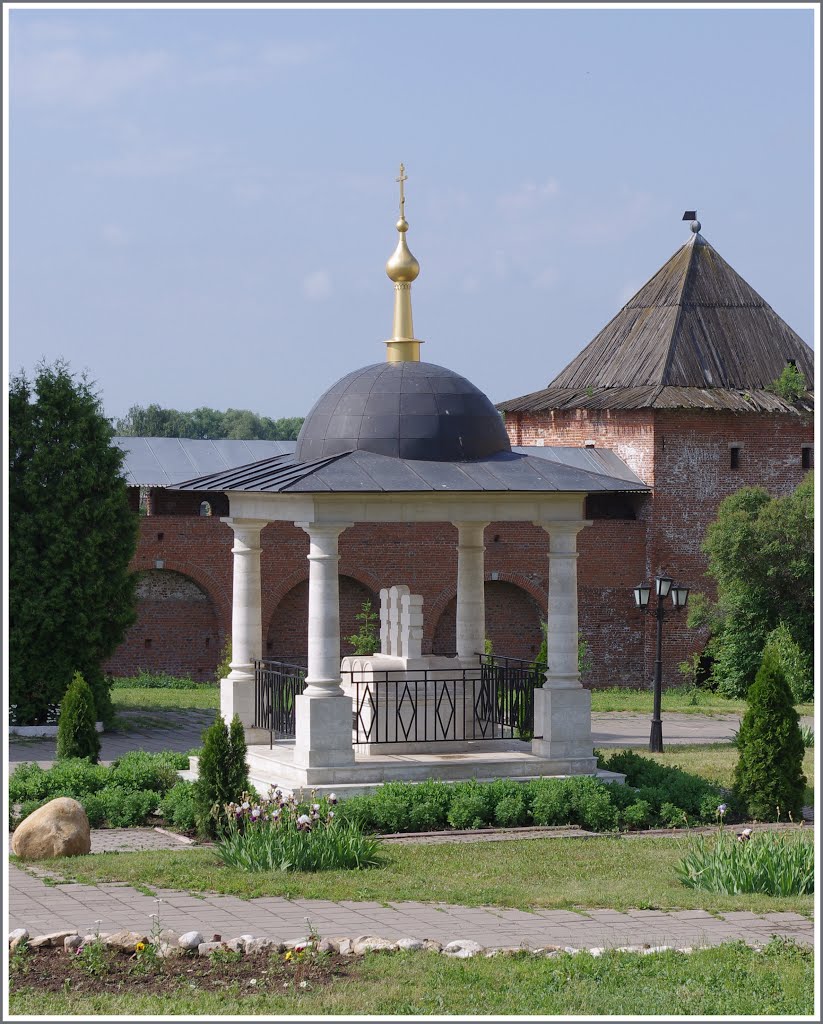 Зарайск. Кремль. Памятник князю Федору и княгине Евпраксии. 06.2013.