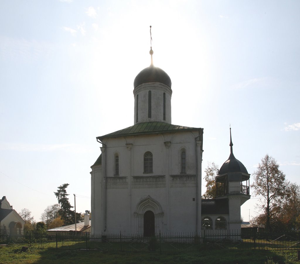 Успенский собор что на Городке (1396—1399) является наиболее древним из сохранившихся храмов Москвы и области