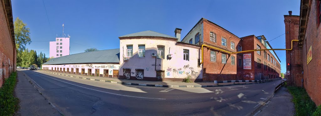 Старые стены.