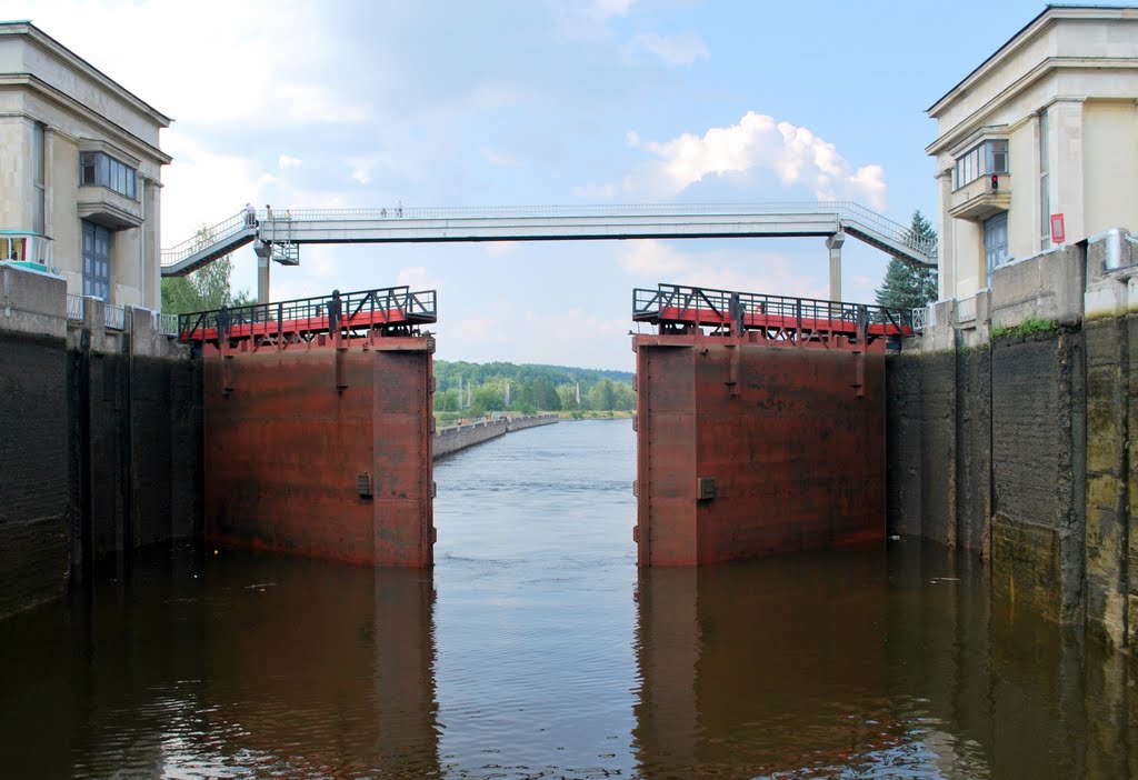 В 6-й шлюзе Канала имени Москвы. In the 6-th gateway of Moscow Canal.