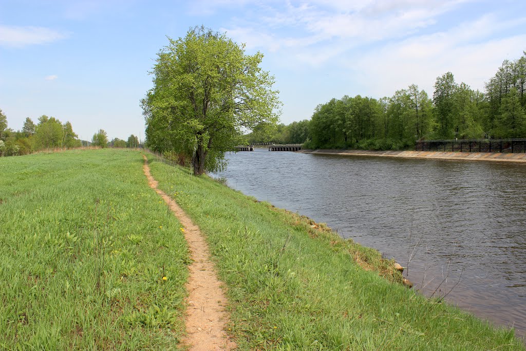 Прогулка вдоль канала (Walk along the channel)