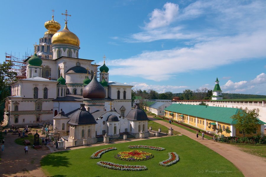 Двор