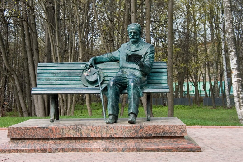 P.I.Tchaikovsky state House-Museum.  The Monument in Park