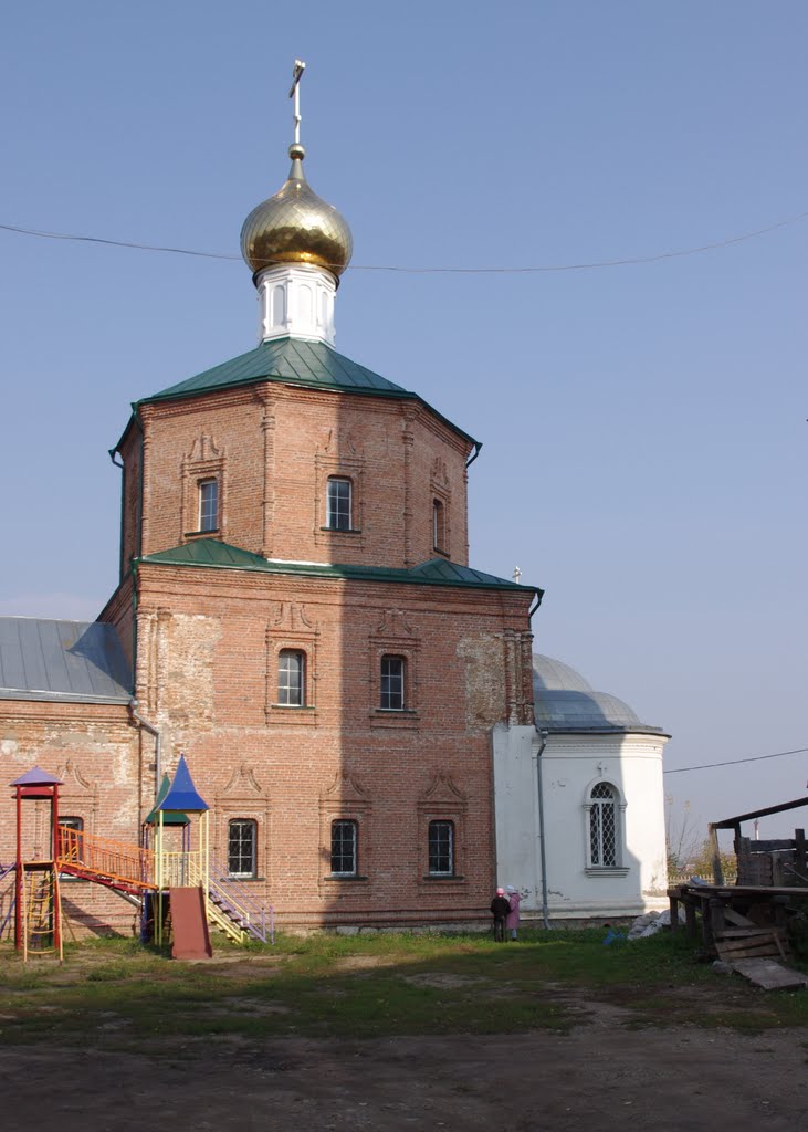 Клин. Восстановленная Воскресенская церковь Соборного комплекса. Октябрь 2011г.