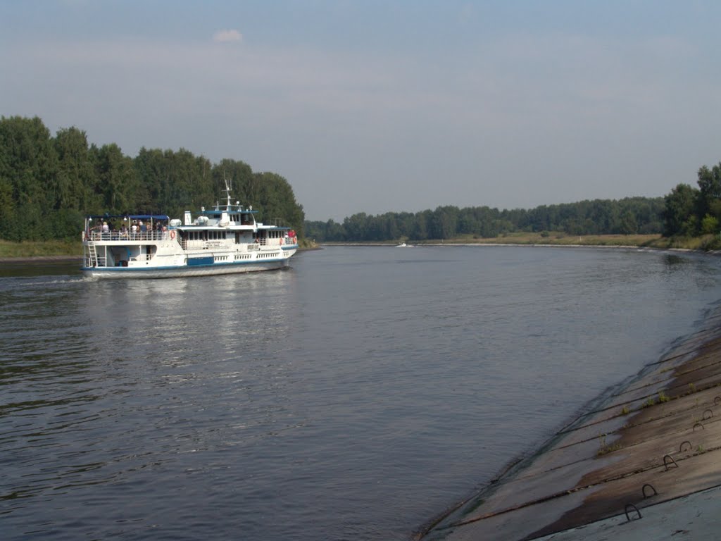 Канал "Москва - Волга" в районе Пироговского Водохранилища