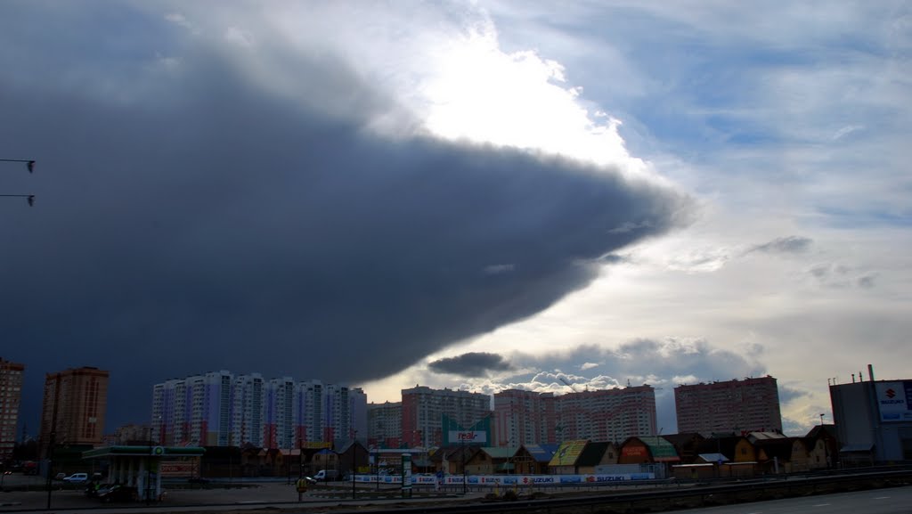 Акула проглотила солнце :)