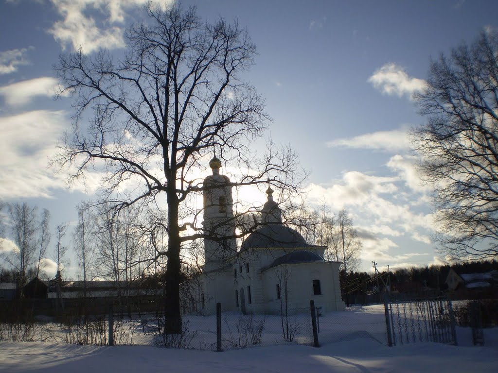 Богоявленский храм. Поселок Красный. 27 марта 2011.