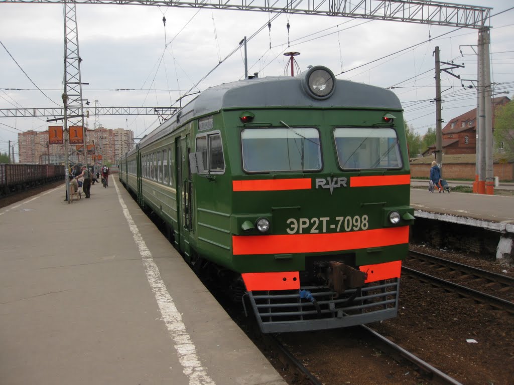 ЭР2Т-7098 (4 вагона-01,02,06,09) на ст. Лобня