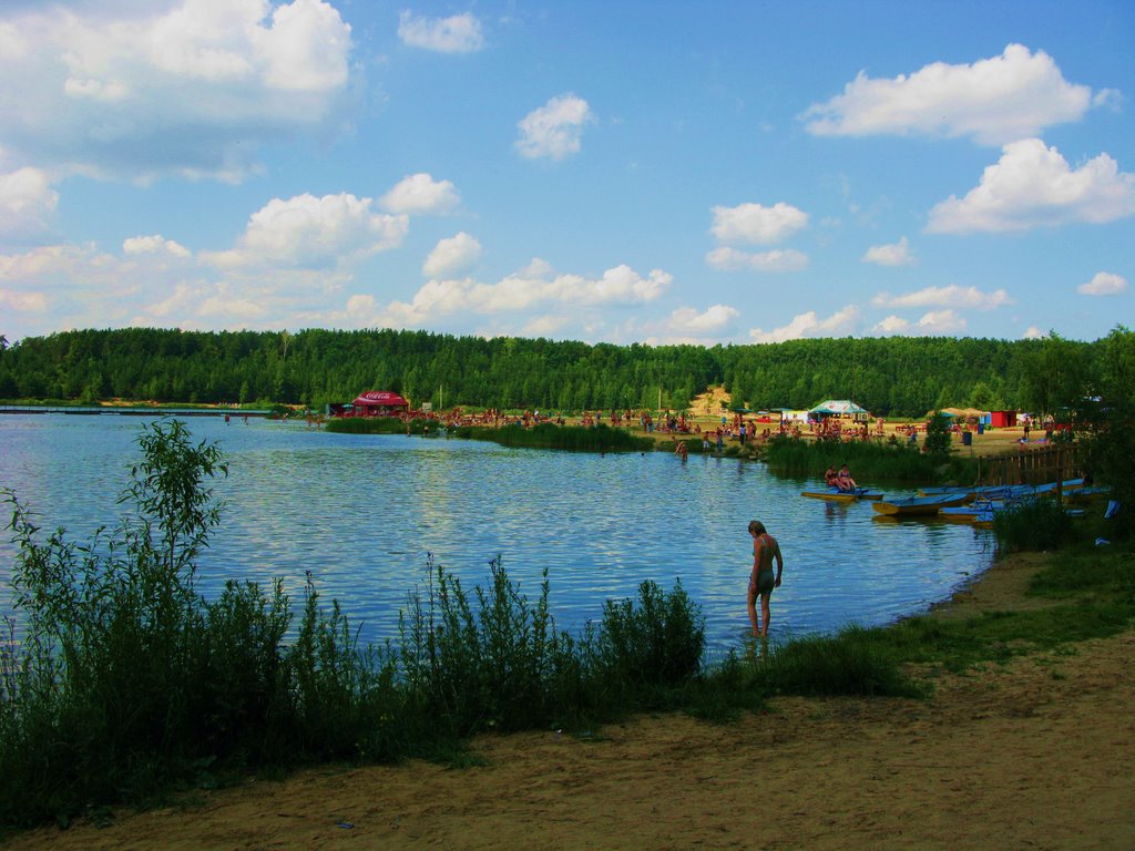 Подмосковная Швейцария, пляж на карьере в Лыткарино, Московской обл., Russia.