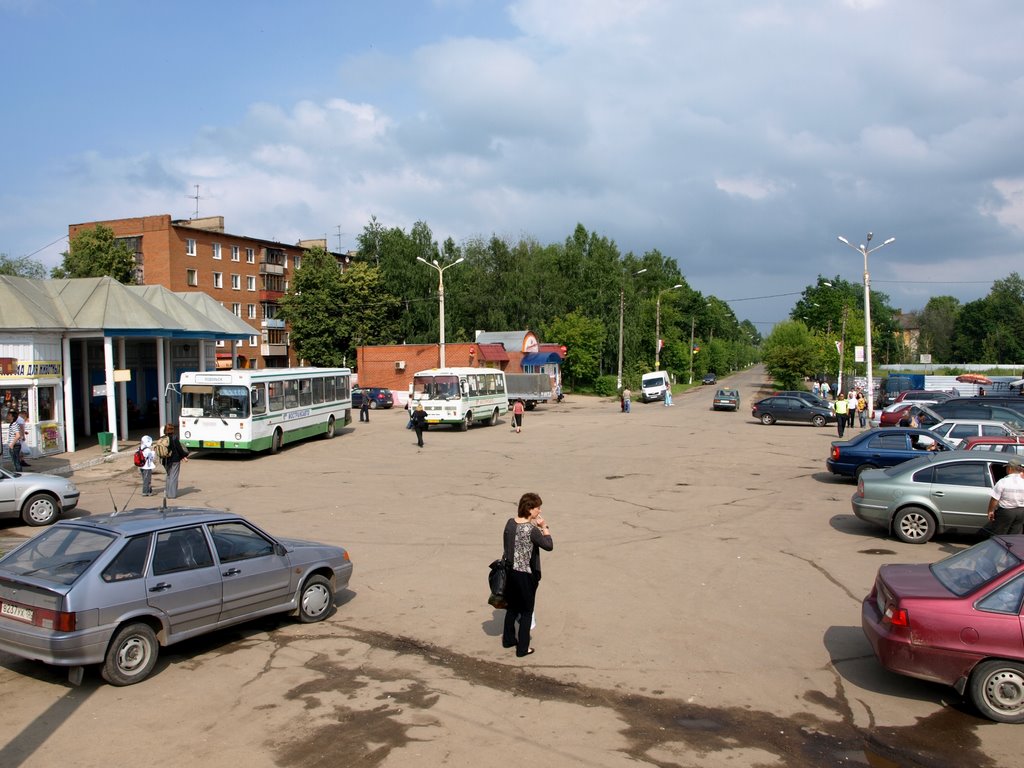 Площадь у станции
