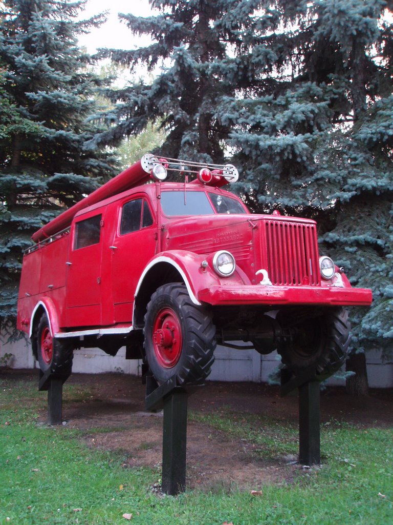 Monument to GAZ-63 PMG-19 firetruck