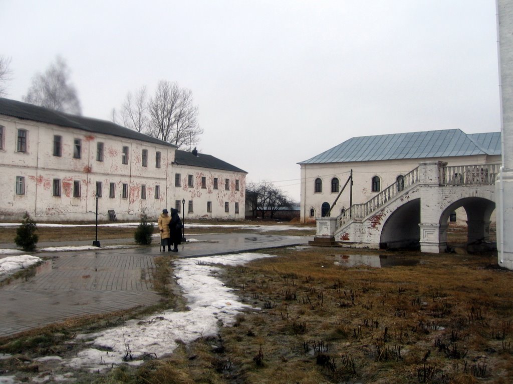Лютый март, Лужецкий монастырь...