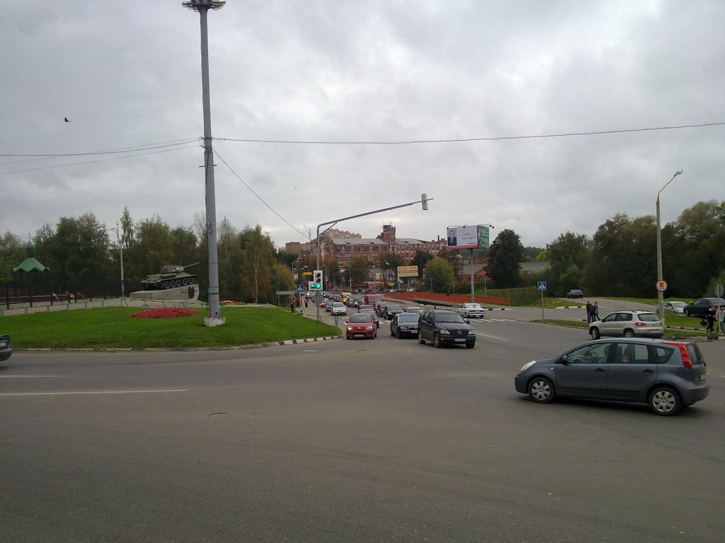 Вид на танк и ткацкую фабрику