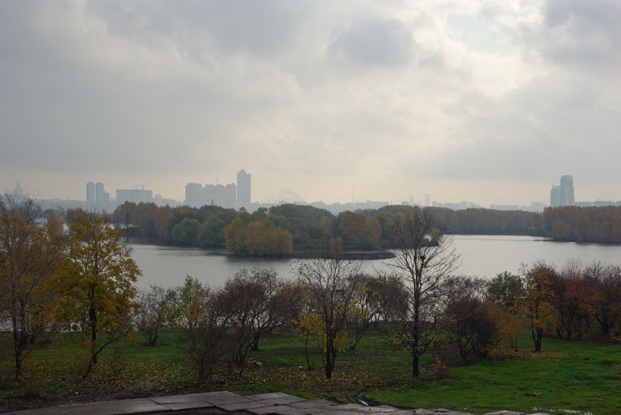 Вид на Строгинскую пойму Москва-реки, город / View of the Stroginskaya flood-lands of the Moskva river and the city (21/10/2007)