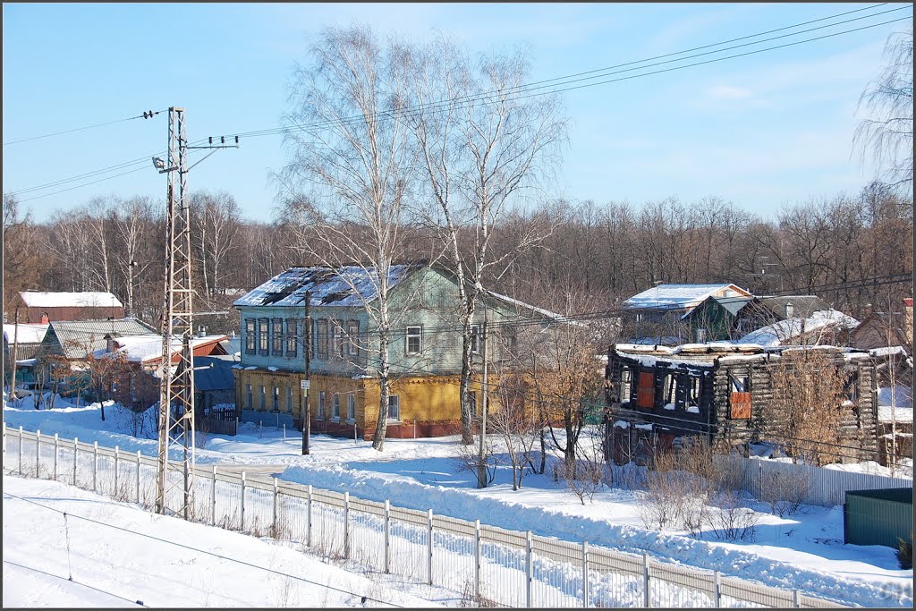 Ногинск. Дома у железной дороги