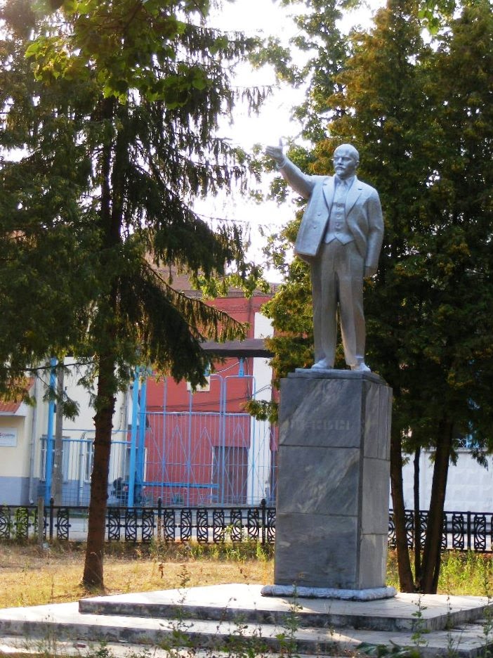 Памятник Ленину