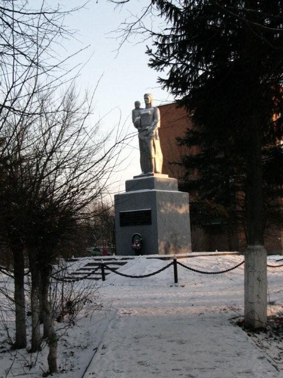 монумент погибшим жителям в ВОВ